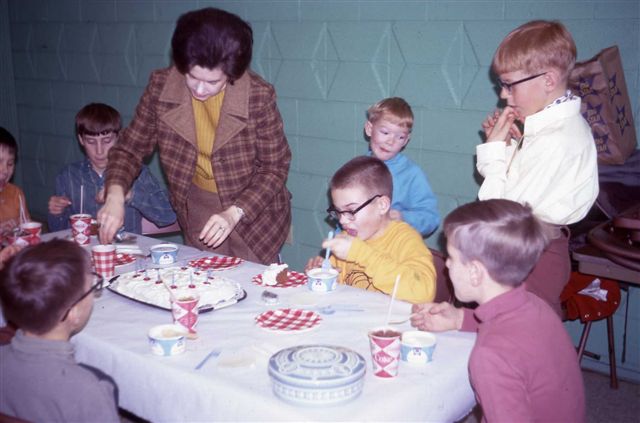 BIRTHDAY%20PARTY%2C%20BOWLING%20ALLEY.jpg