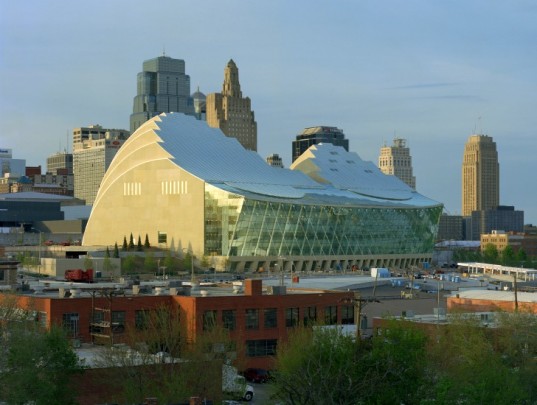 Kauffman-Center-Moshe-Safdie-7-537x405.jpg