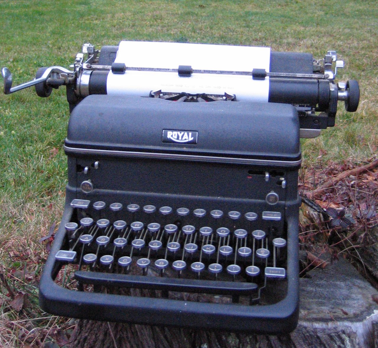 Nelson-Royal-Typewriter.jpg