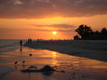 Sanibel_Island_Sunset_from_the_Beach.jpg