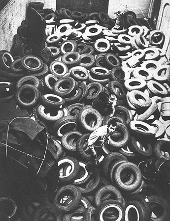 Allan Kaprow: Yard, 1961