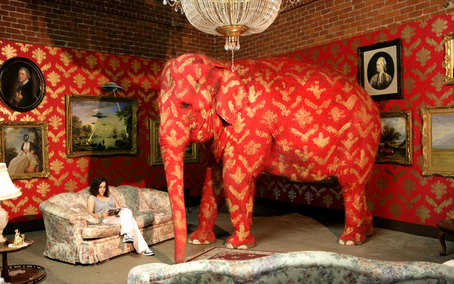 red-elephant-banksy-338521_800_501.jpg