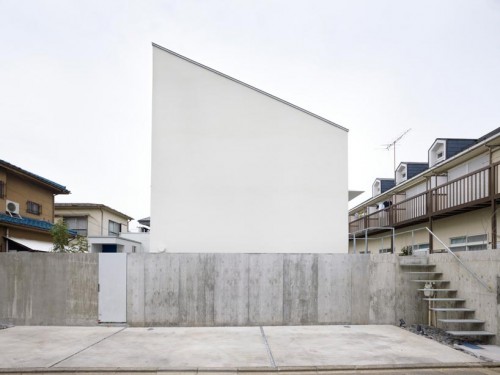 Suppose Design, House in Fuchu, 2011. Footprint 629 sq. ft.