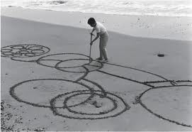 Atsuko Tanaka, Round on Sand, 1968