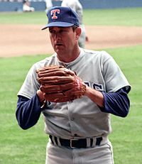 200px-Nolan_Ryan_Tiger_Stadium_1990_CROP