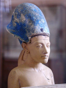 akhenaten_with_blue_crown