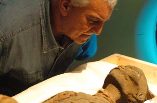 Hawass1.jpg
