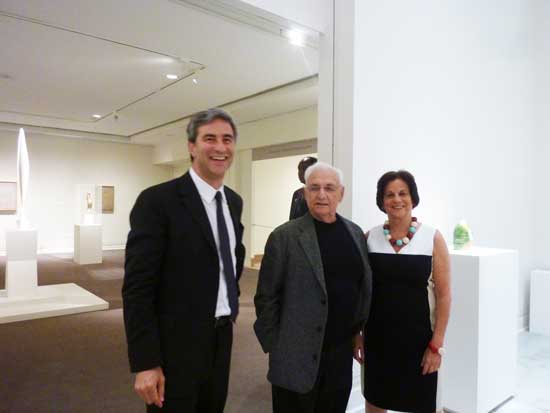 L to R: Michael Govan, director of Los Angeles County Museum of Art, architect Frank Gehry and LACMA senior curator Stephanie Barron at preview for the LACMA-organized Ken Price retrospective at the Metropolitan Museum Photo by Lee Rosenbaum