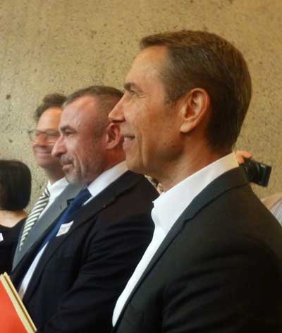 At the Jeff Koons press preview, L to R: Whitney directorAdam Weinberg, Pompidou Center director Alain Seban, Jeff Koons Photo by Lee Rosenbaum