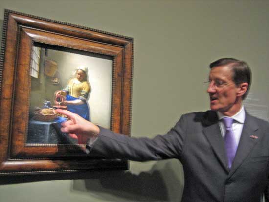 Curator Walter Liedtke discussing the fine points of Vermeer's "The Milkmaid" Photo by Lee Rosenbaum