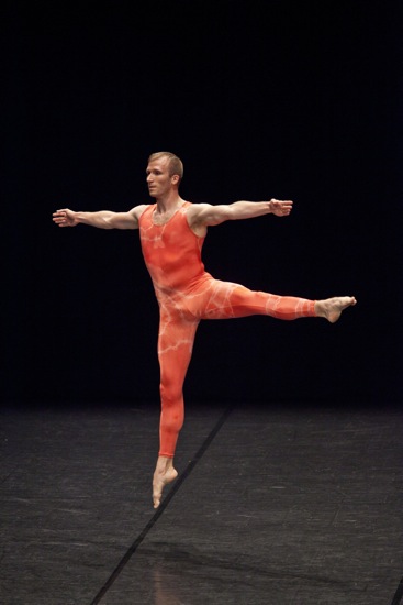 Cédric Andrieux dancing Merce Cunningham in Jérôme Bel's Cédric Andrieux