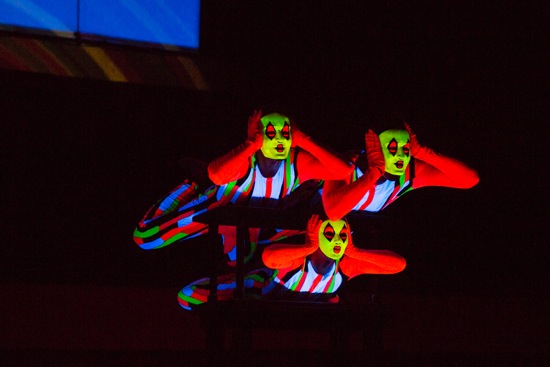 Three disguised dancers in Alwin Nikolais' Gallery. Photo: Yi-Chun Wu