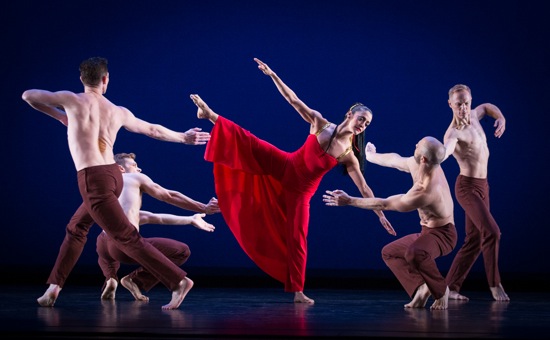 Martha Graham's Diversion of Angels. Parisa Khobdeh surrounded by (clockwise from L.): Sean Mahoney, Michael Novak, George Smallwood, and Michael Trusnovec. Photo: Yi-Chun Wu