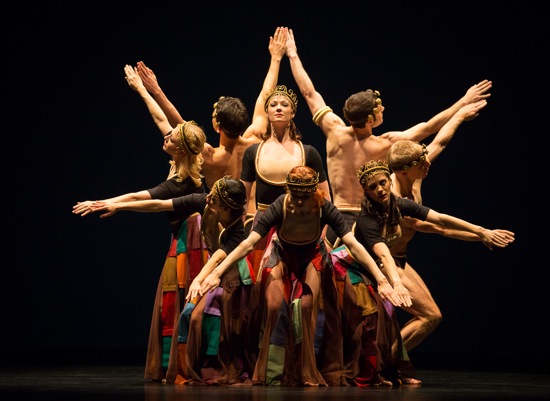Paul Taylor's Images. Laura Halzack center and, clockwise from center front: Heather McGinley, Madelyn Ho, Jamie Rae Walker, Francisco Graciano, Robert Kleinendorst, Michael Trusnovec, and Eran Bugge. Photo: Yi-Chun Wu