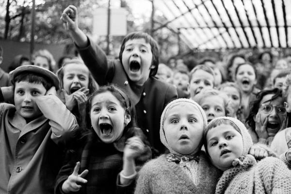paris-puppet-show-children.jpg