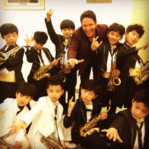 Dave Koz Zhengzhou with kids 2015