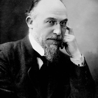 Satie photo
