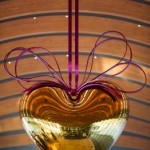 5-KOONS Hanging Heart close up