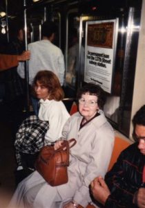 mom-on-the-subway