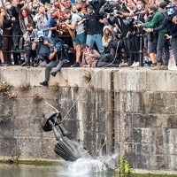 Boris Johnson’s Government Prepares Law To Protect Public Monuments From ‘Baying Mobs’