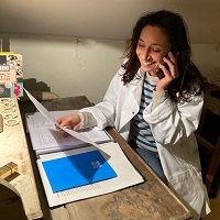 Stage Actors In Paris Offer ‘Poetic Consultations’ By Phone
