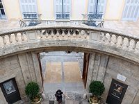 Defying National Government, French City’s Mayor Reopens Museums