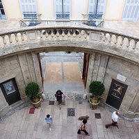 Defying National Government, French City’s Mayor Reopens Museums