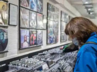 UK Vinyl Record Sales Hit Highest Level Since 1980s