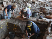 A Find In The Middle Of The Kalahari Desert Shows A Remarkably Innovative Culture 105,000 Years Ago