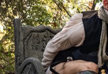 A Monument To Jefferson Davis In The Hands Of Anti-Racist Activists Becomes A Toilet