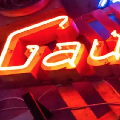 The Teams That Save Spain And Portugal’s Shop Signs, From Neon To Giant Calligraphy Pens