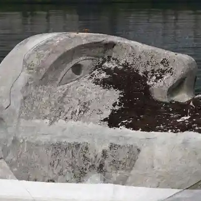 Glasgow Gets Back Its 26-Ton Floating Head