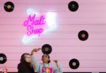 Welcome To Selfie Wrld – Unique Pix That Aren’t