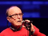 Alvin Lucier, Pathbreaking Avant-Garde Composer, Dead At 90