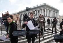 Kyiv Orchestra Performs In City’s Central Square