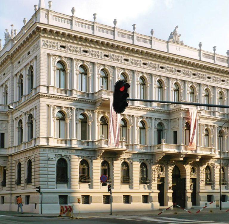 Report Finds “Absurd” Levels Of Government Interference In Museums