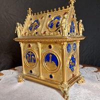 Thieves Returned A Precious Medieval Chest Said To Contain Relics Of Christ To “The Indiana Jones Of The Art World”