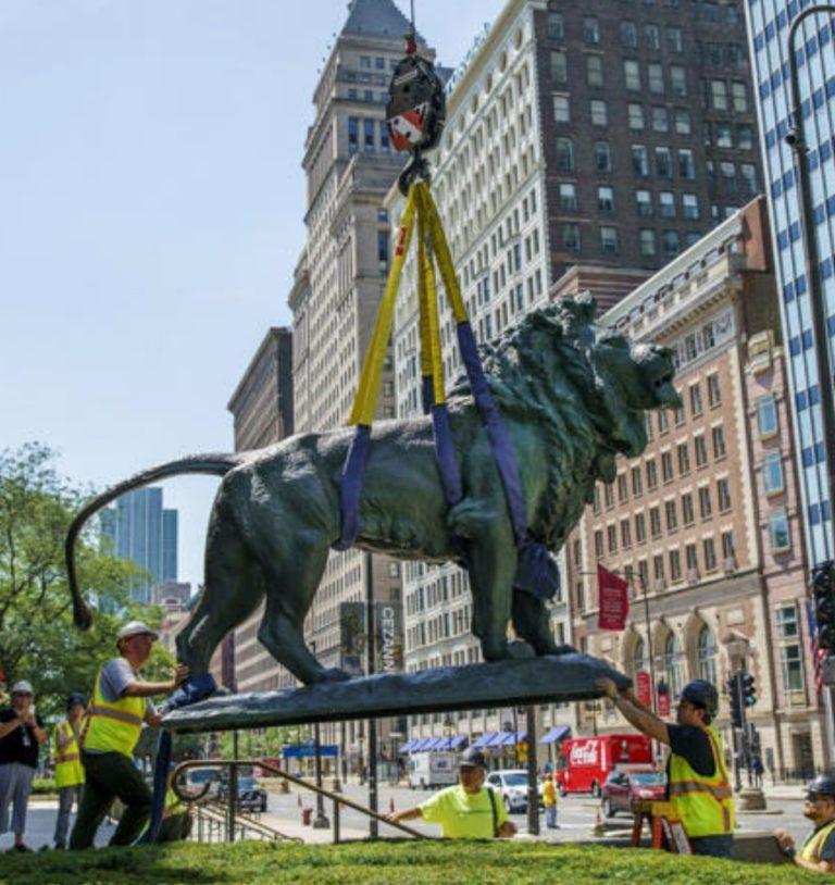 Chicago Art Institute’s Lions Return After Vacation