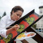 Covering Kyiv’s Anti-Tank “Hedgehogs” With Traditional Ukrainian Art
