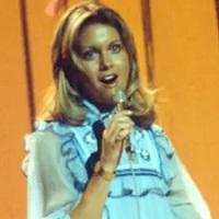 Olivia Newton-John, Pop Superstar Of The 1970s And ’80s, Dead At 73