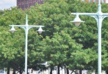 Cops Chase Artists Out Of A Park In Manhattan