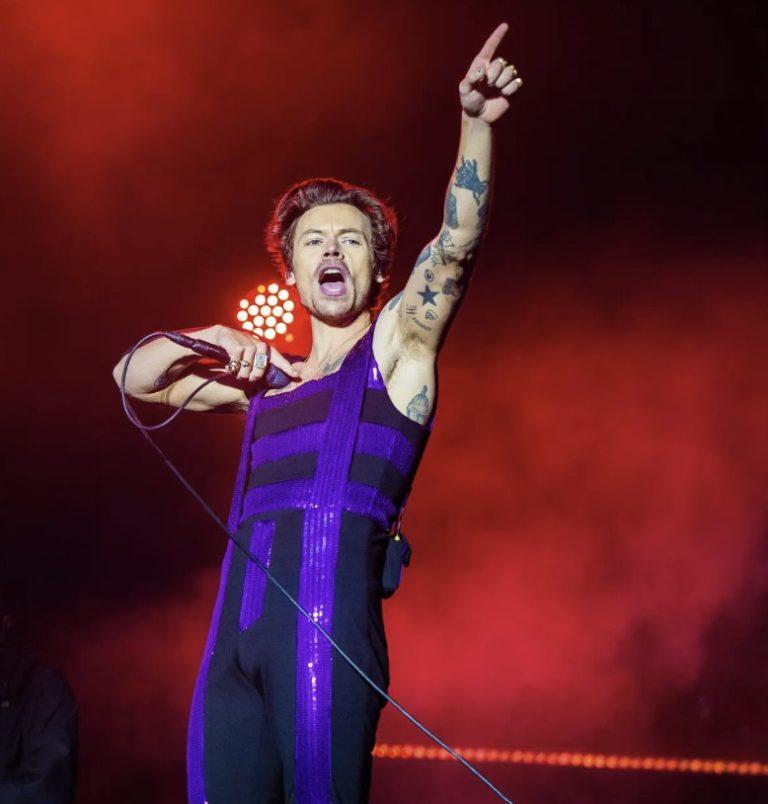 Why Pop Music Stars Are Signing Up For Extended Residencies Rather Than Touring
