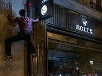 Parkour Dancers In Paris Have Become Anti-Light Pollution Activists