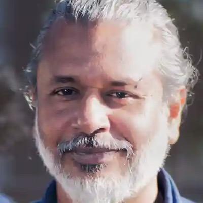 Booker Prize Winner Asks People Not To Pirate His Book
