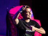 This Standup Comic Specializes In A Very Niche Audience: Nurses. And He’s A Huge Hit