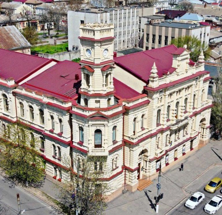 Russian Troops Looted Kherson Museum Before Fleeing