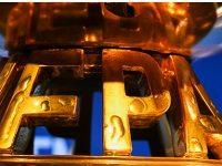 Oh, No! The Golden Globes Aren’t Going All Tasteful And Serious, Are They?