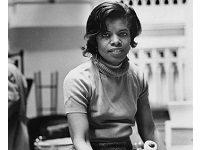 Elayne Jones, A Pioneering Timpanist, Is Dead At 94