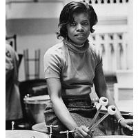 Elayne Jones, A Pioneering Timpanist, Is Dead At 94