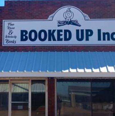 What Is Fixer-Upper Empire Builder Chip Gaines Doing With Larry McMurtry’s Last Bookstore?